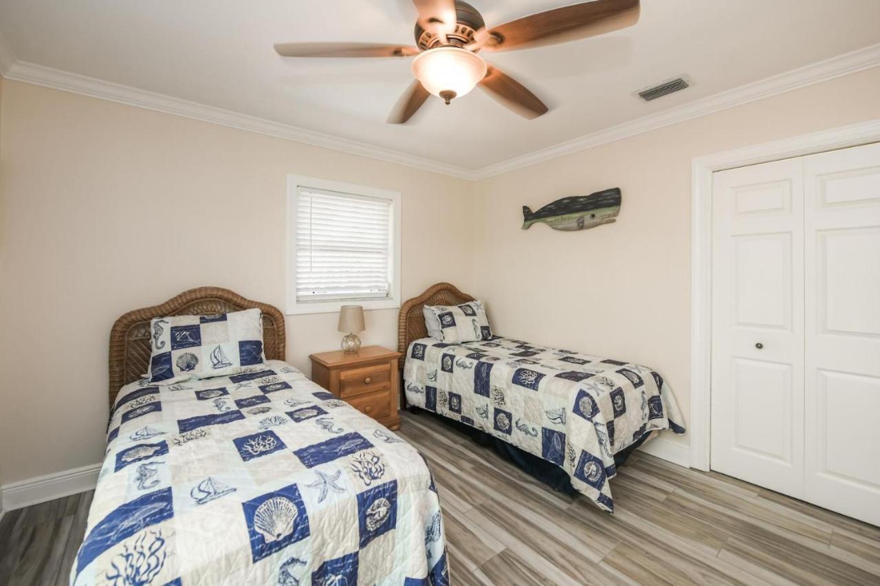 Island Time - Home Wenclosed Lagoon Style Pool Spa Walk To Beach Bikes Holmes Beach Extérieur photo