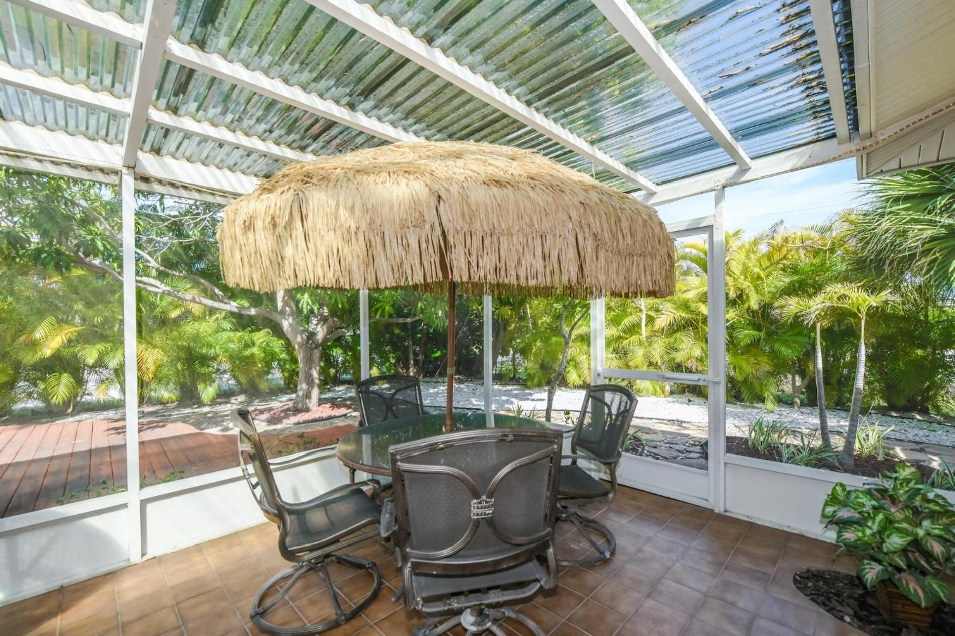 Island Time - Home Wenclosed Lagoon Style Pool Spa Walk To Beach Bikes Holmes Beach Extérieur photo
